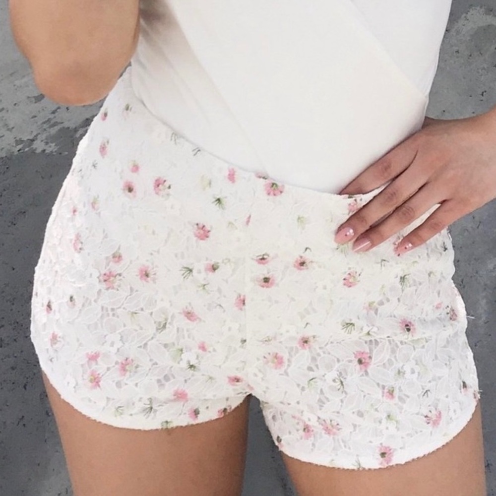 Dainty Hooligan white pink flower Shorts